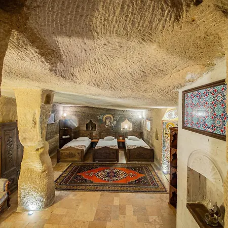 Chelebi Cave House Hotel 2*
