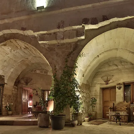 Chelebi Cave House Hotel 2*