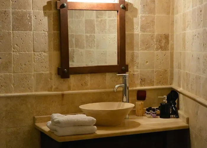 فندق Chelebi Cave House 2*