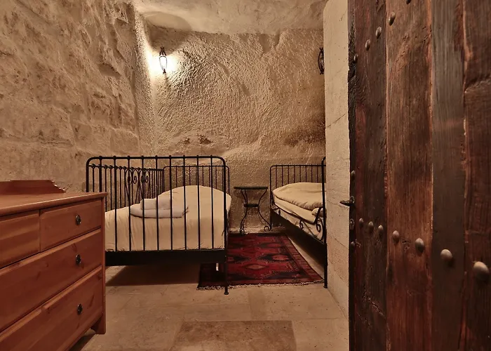 فندق Chelebi Cave House 2*